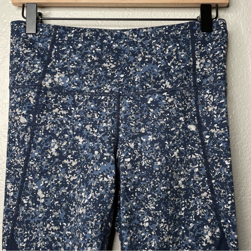 Athleta Sandstone Salutation 7/8 Tight Navy Leggings Pattern Mesh Details - Picture 4 of 13